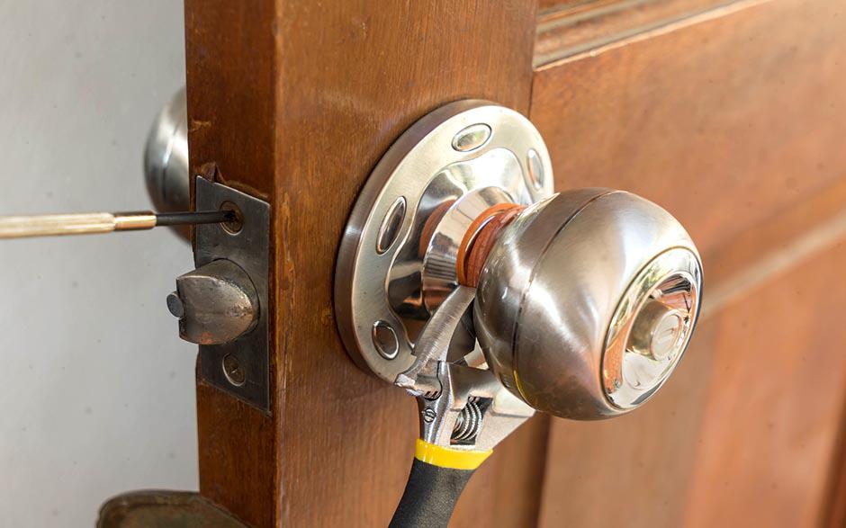 porte claquée clés à l intérieur Le Raincy